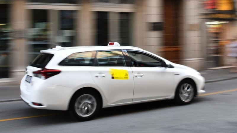 A Torino un’avventura a lieto fine- Bimba nasce su taxi in corsa. La tassista: “E’ stato bellissimo”