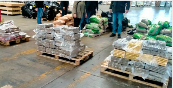 Torino – Sequestro record di 1.700 kg di hashish (valore 6 milioni di euro). La droga nascosta in sacchi di pellet