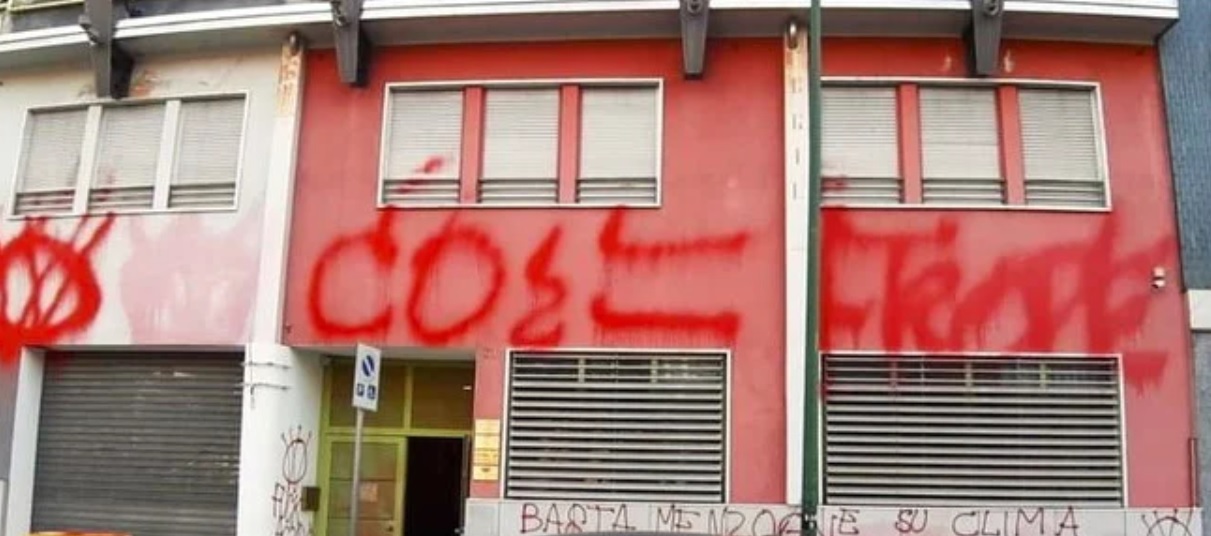 Torino – Imbrattata con scritte No Vax la sede della Fiom “Vandalizzata da vili ignoti”