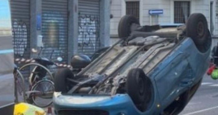 Drammatico incidente a Torino – Due auto si scontrano, travolto un ciclista di 46 anni. Morto