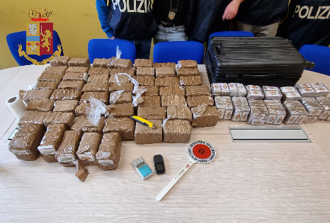 Torino – A 54 anni nasconde oltre 65 kg di droga in casa. Scoperto e arrestato