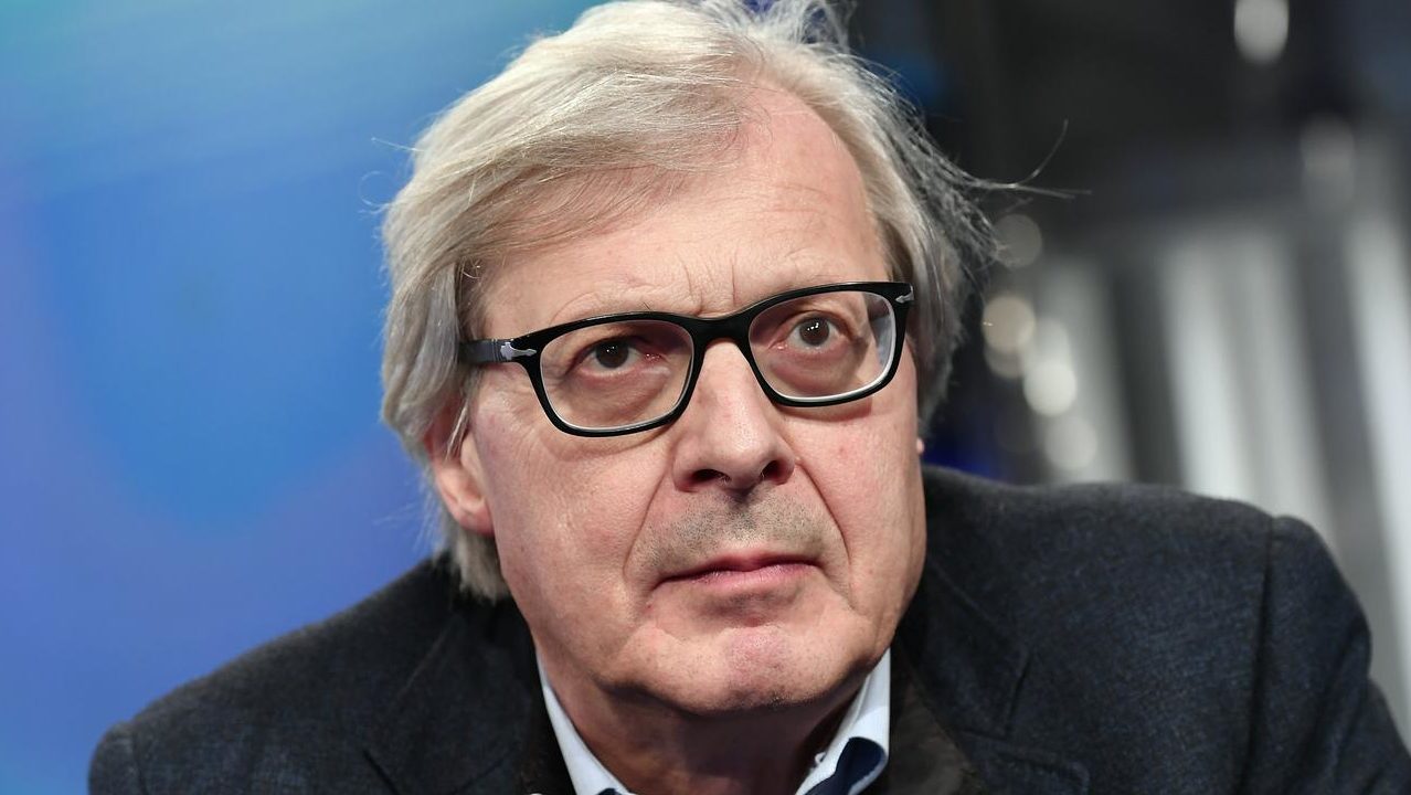 Si aggravano le condizioni di Vittorio Sgarbi, ricoverato al Gemelli: “Ha atteggiamenti distruttivi”