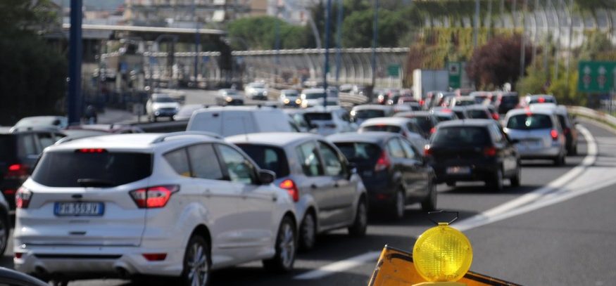 Torino – Incidente in tangenziale, si ribalta furgone. Ci sono feriti, traffico in tilt