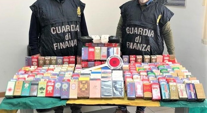 Piemonte – Cosmetici cancerogeni: maxi sequestro della Guardia di Finanza, oltre 270mila articoli