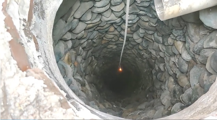 A Torino l’incredibile scoperta: sotto il tombino trovato un profondissimo pozzo del X secolo