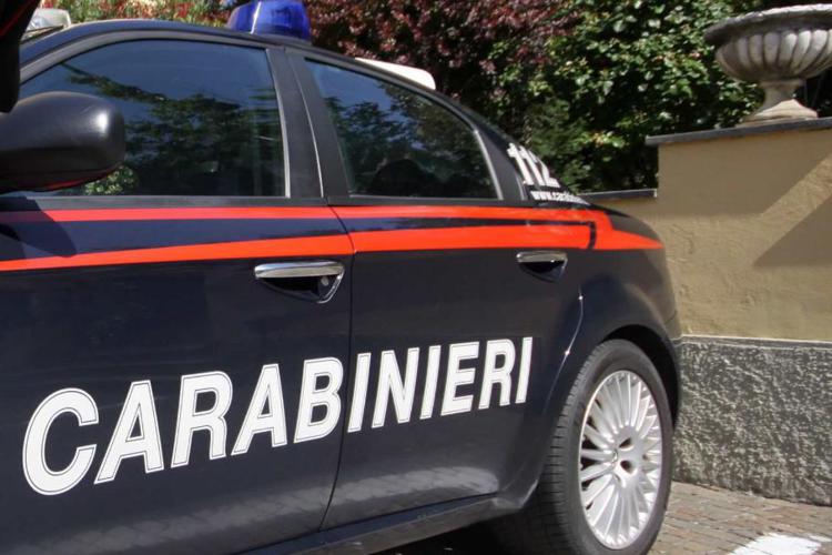 Dramma nel Torinese – Uomo cade all’indietro durante una lite e muore. I carabinieri indagano