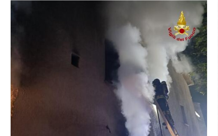 Torino – Scoppia incendio in casa, due donne all’ospedale