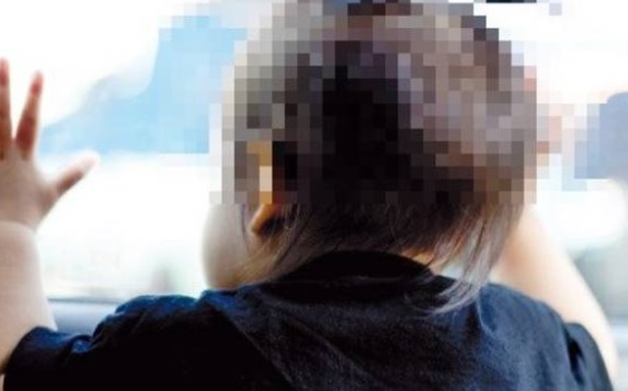 Dramma nel Torinese – Bimbo di 2 anni cade in una piscina vuota: è gravissimo