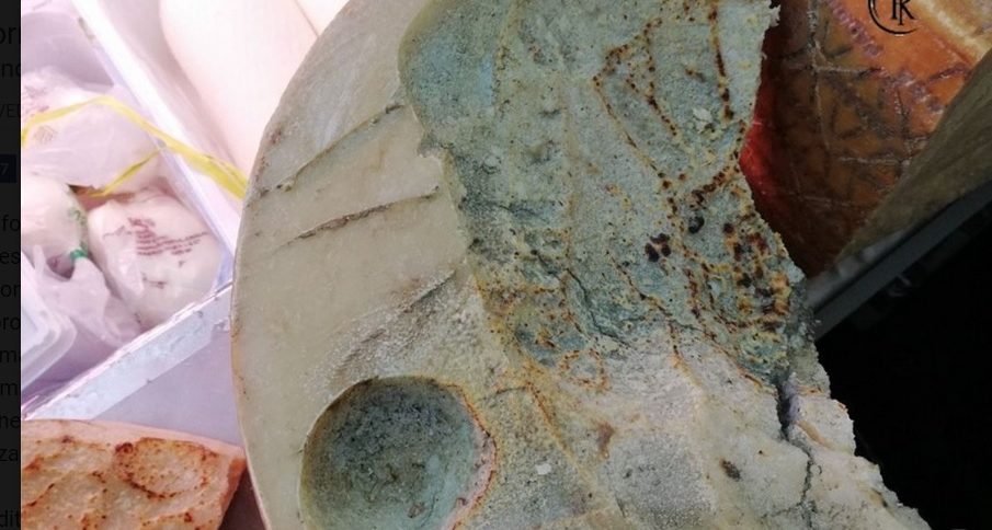 Torino – Locali da incubo in centro: formaggi ammuffiti, sporcizia e lavoratori in nero. Raffica di multe