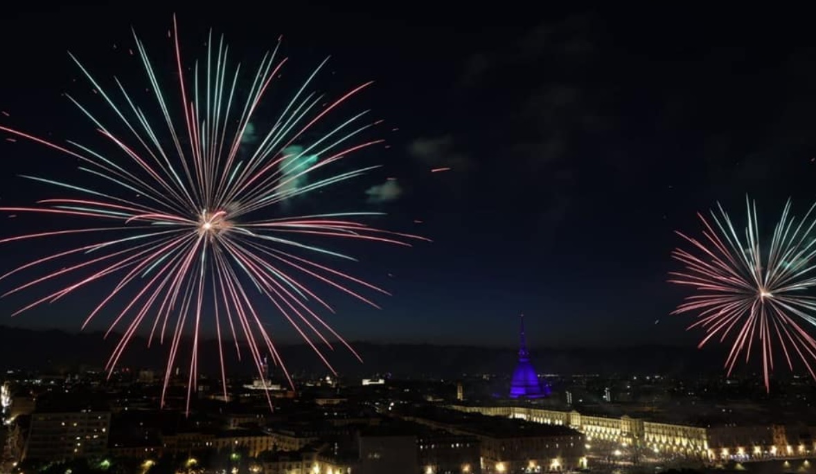Torino – Successo per i festeggiamenti di San Giovanni: tutto esaurito in piazza Vittorio e grande spettacolo pirotecnico