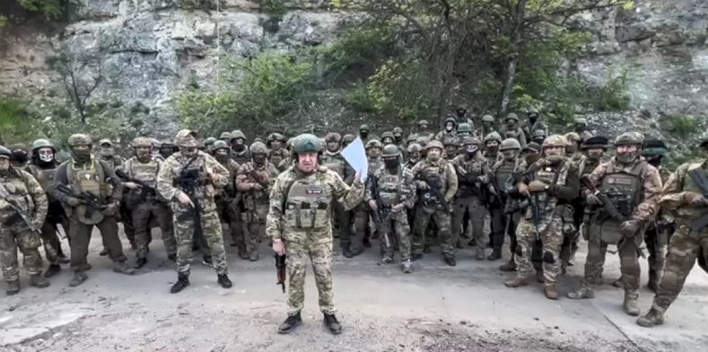 RIVOLTA IN RUSSIA: le truppe Wagner avanzano verso Mosca e sfidano Putin: la capitale si prepara alla difesa