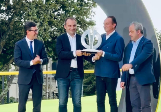 Il sindaco di Torino Lo Russo e il presidente Cirio a Parigi – Passaggio di testimone del Tour de France: dal 2024 ripartirà dall’Italia