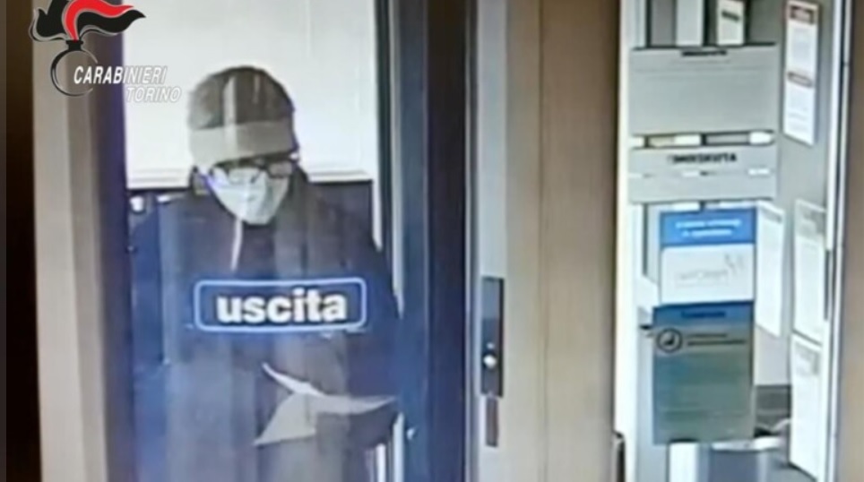 Torino – Tentano il colpo al Salone del Libro con una lancia termica, identificati e arrestati: sono due over 60