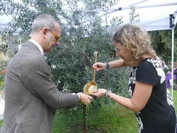 Torino – Nel giardino dell’ospedale Mauriziano la commemorazione delle vittime del Covid