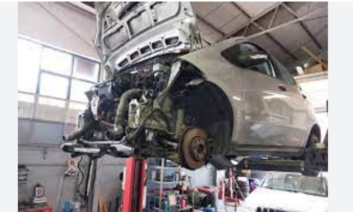 Dramma a Torino – Meccanico muore schiacciato da un’auto su cui stava lavorando. La tragedia in via Lessona