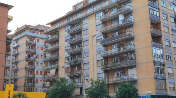 Economia – I rialzi dei tassi frenano i mutui (-22,4%): si infiamma la rata media: + 28%