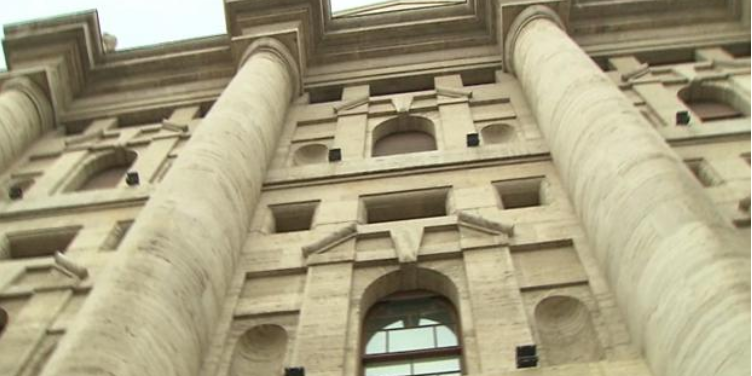 Crolla la Borsa dopo l’annuncio tassa extraprofitti banche – Piazza Affari brucia 10 miliardi, è la peggiore in Europa