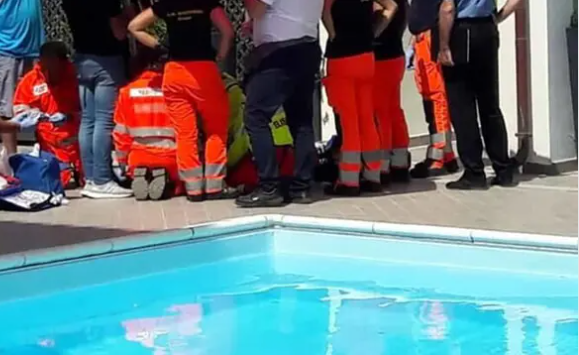 Piemonte – Bimbo affoga in piscina e muore. Indagata la nonna