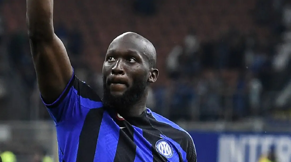 “Noi Lukaku non lo vogliamo” – Esplode il coro dei tifosi juventini, davanti a John Elkann