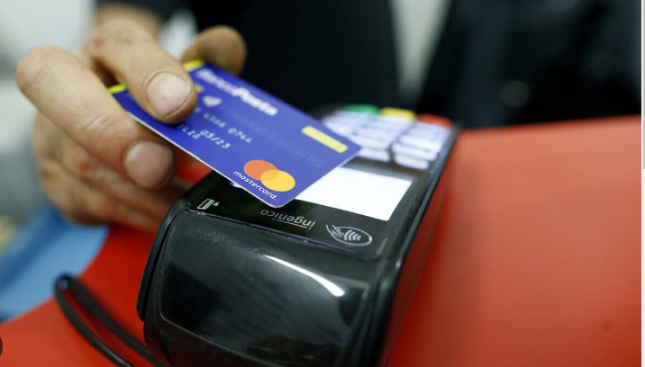 Bancomat – Le banche azzerano le commissioni per acquisti sotto i 10 euro. Ecco cosa cambia