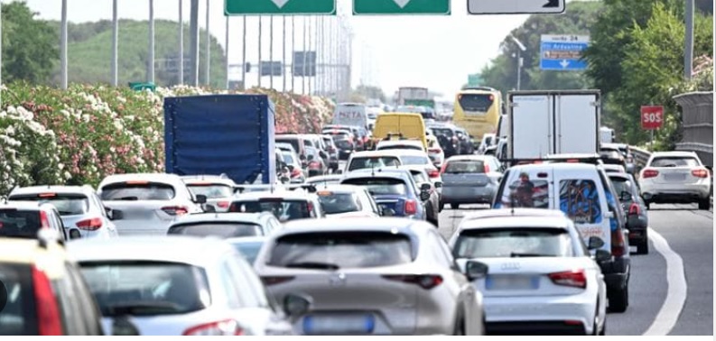 Torino – Domani sarà ‘bollino nero’ per il traffico sulle direttrici turistiche piemontesi. Ecco le strade più intasate