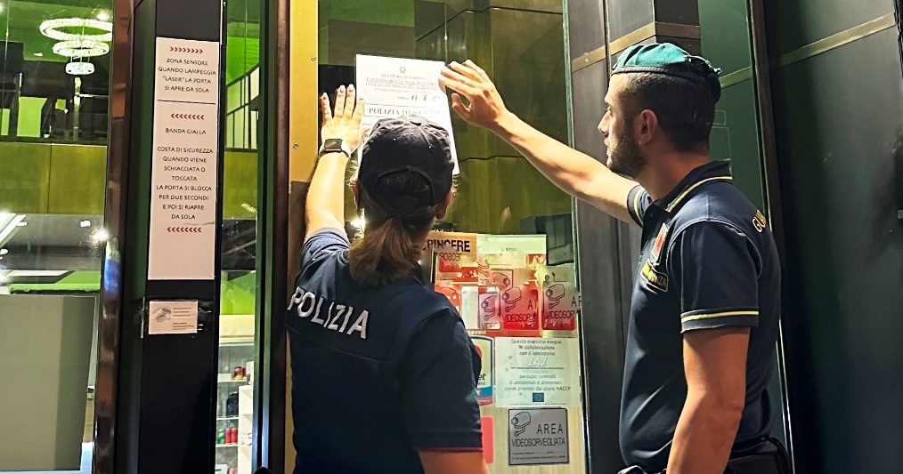 Torino – Ristorante etnico da incubo, fra insetti e sporcizia in cucina: intervengono Asl e polizia