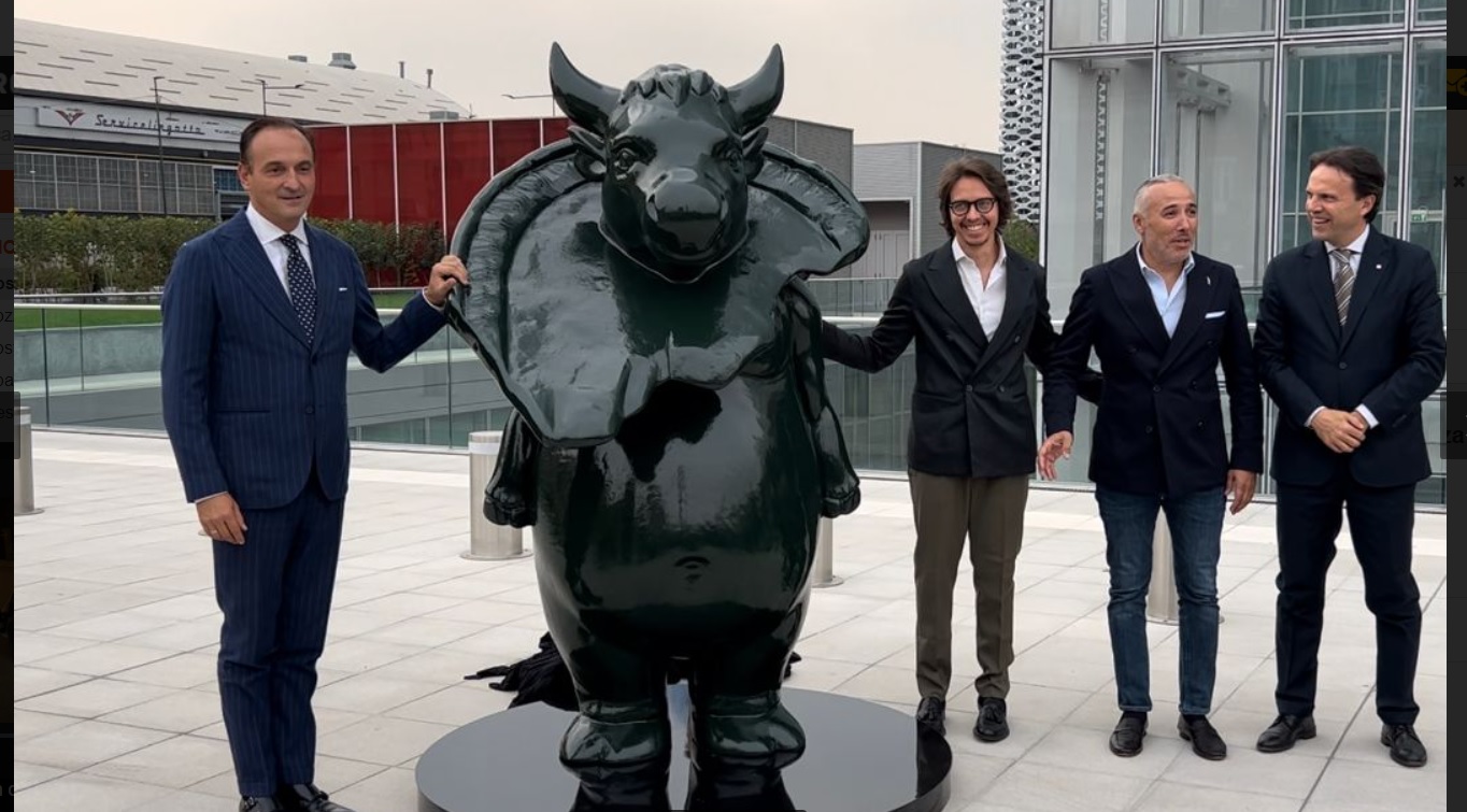 Torino – Il Grattacielo Piemonte cambia indirizzo: da oggi è in piazza Piemonte 1. E il simbolo è un ‘Torét’ gigante