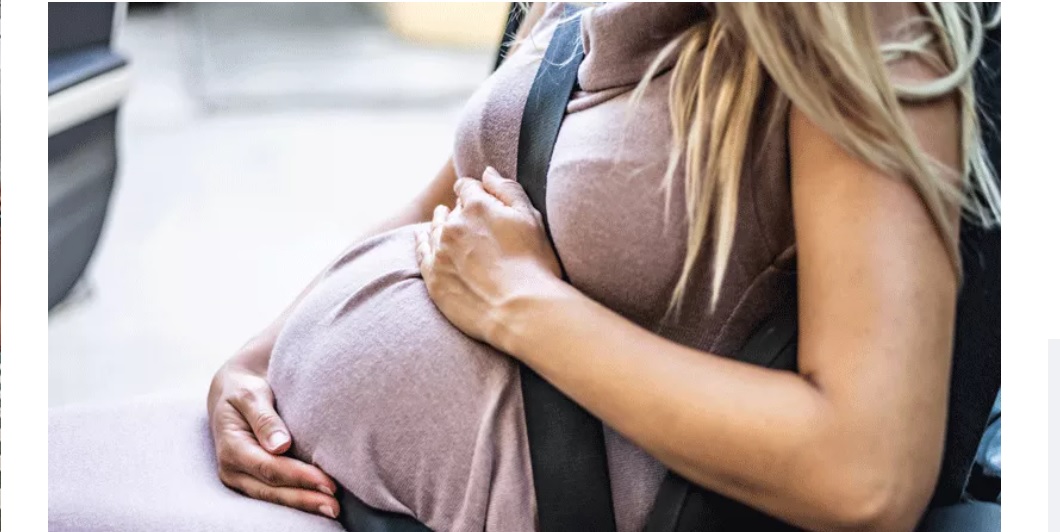 A Torino avventura a lieto fine: inizia il travaglio in auto, i carabinieri la scortano fino in ospedale. Il bimbo è nato e sta benissimo