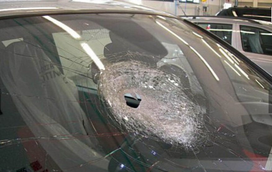 Follia nel Torinese – Lancia grossi sassi contro le macchine: arrestato per tentato omicidio