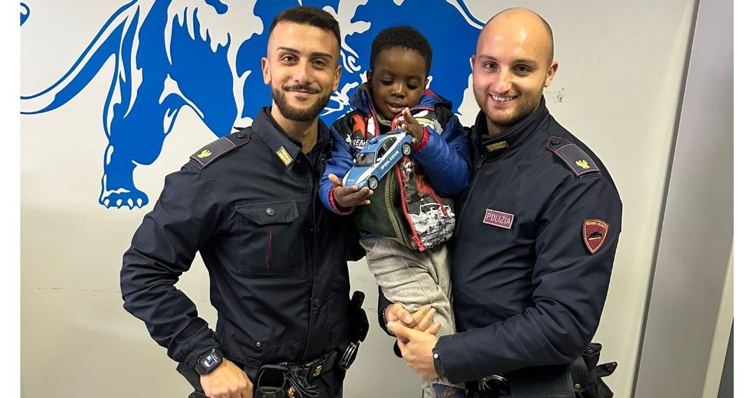 Torino – Bimbo di 4 anni, spaventato, si perde a Porta Palazzo. Trovato dagli agenti e riportato alla mamma