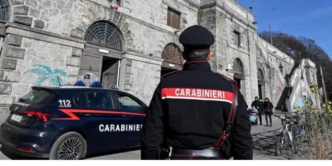 Torino – “Hai guardato la mia ragazza”, poi lo prendono a calci e pugni e lo rapinano. Violenta aggressione ai Murazzi