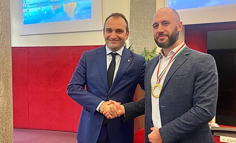 Torino – Salvò la bimba di 4 anni volata dal quinto piano. All’ “eroe” Mattia Aguzzi consegnato il “Premio Coraggio”