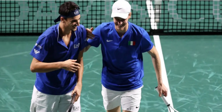 Sinner e Sonego trascinano l’Italia in Coppa Davis – In semifinale la sfida a Djokovic