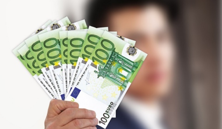 35 milioni di italiani riceveranno la tredicesima – Oltre 40 miliardi di euro. Come li spenderanno? I dati