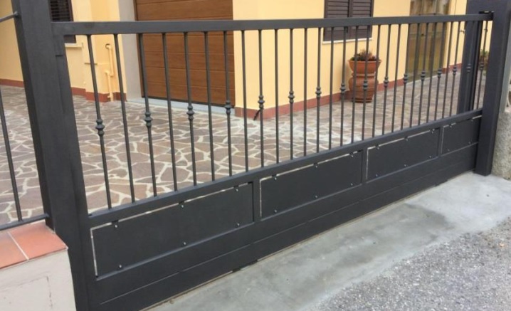 Tragedia in Piemonte – Vuole riparare il cancello di casa, muore schiacciato