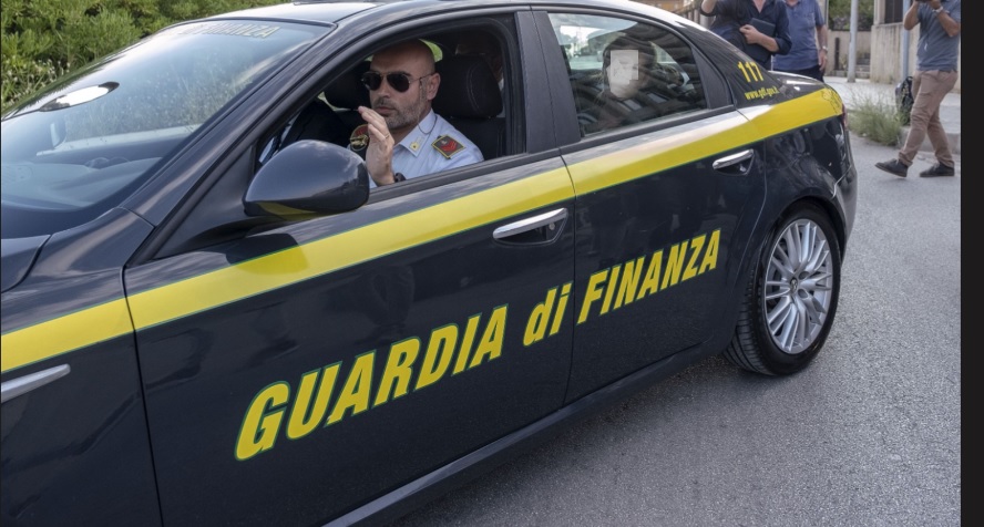 Torino – Scoperti 3 milioni di articoli ‘tarocchi’. Falso made in Italy, da elettrodomestici a tappeti. Fermati 3 imprenditori