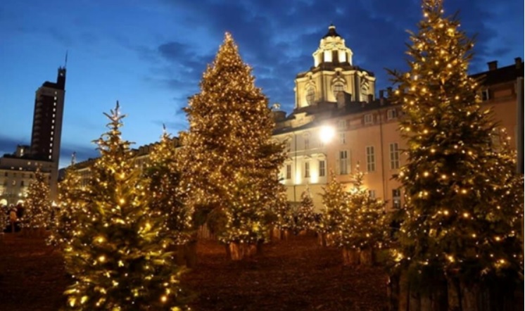 Torino si illumina con il Natale: al via un mese di mercatini, concerti, spettacoli e feste. Il programma