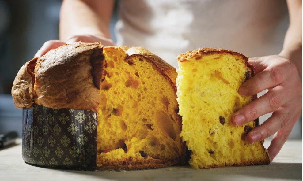 A Torino ‘spopola’ il Panettone fatto con acqua di mare. Il dolce realizzato sotto la Mole: ecco di cosa si tratta