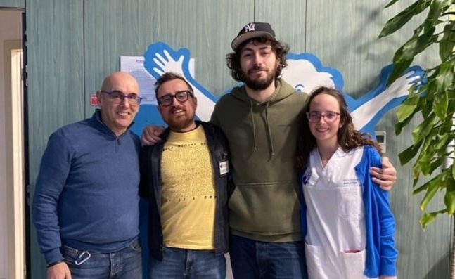 Torino – I Pinguini Tatti Nucleari “cantano” per i bimbi del Regina Margherita. Una visita speciale