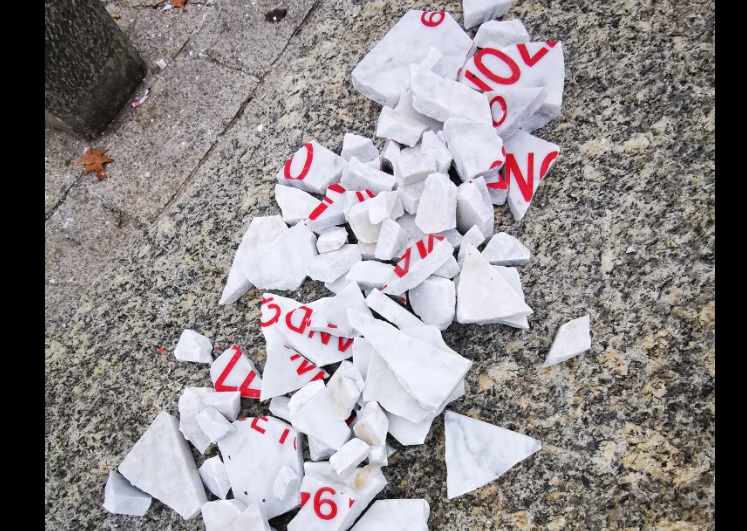 Vergogna a Torino – Fatta a pezzi la targa di Valentino Mazzola: “Cari idioti, non ci arrendiamo”