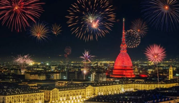 Torino – Successo per il Capodanno, in 10mila in piazza. E oggi si replica con un altro concerto