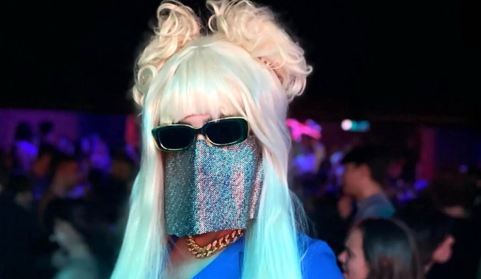 Vergogna a Torino – Drag Queen brutalmente aggredita in strada “Te lo sei meritato, con quella parrucca”