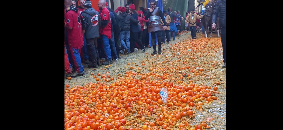 Successo per il Carnevale di Ivrea – Migliaia di presenze in città e vittoria dei Diavoli