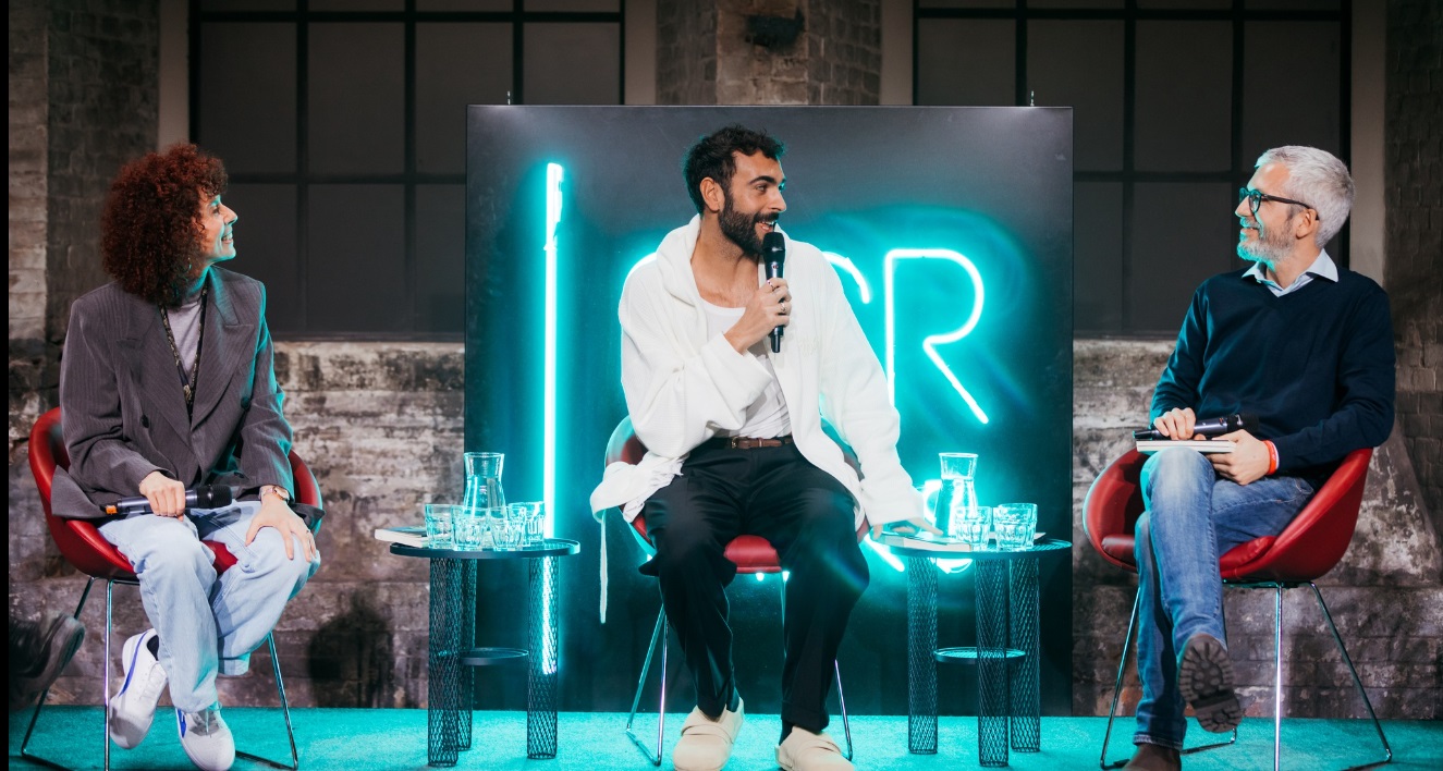 Mengoni a Torino dopo Sanremo – Alle OGR ha presentato “Materia, le parole”