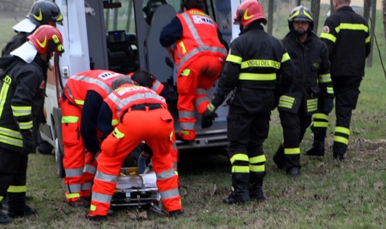 Dramma in Piemonte – Muore a 26 anni, colpito dal ramo che stava tagliando