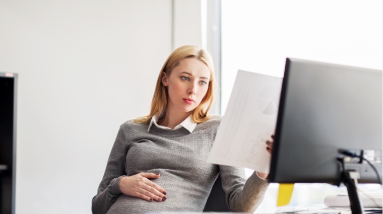 Lo Smart Working è negato? E tantissime mamme lasciano il lavoro. Boom di dimissioni