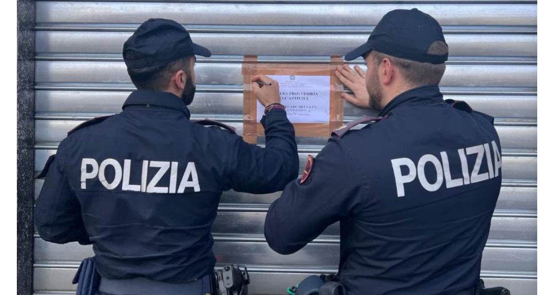 Torino – Nel bar nascondeva la droga nel dispender dello zucchero. Chiuso dalla polizia