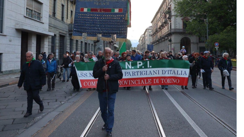 Torino e il 25 Aprile- Sfilata dell’Anpi in centro: “Difendiamo libertà e democrazia”