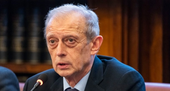 Caso Fassino e presunto furto, un precedente complica la sua posizione: “Non è la prima volta”