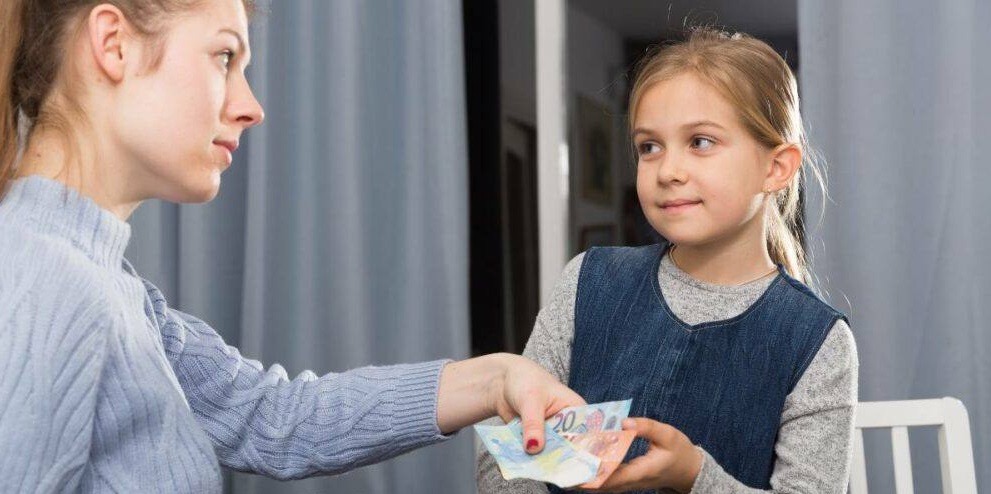 In Italia mantenere un figlio costa 650 euro al mese – Lo studio